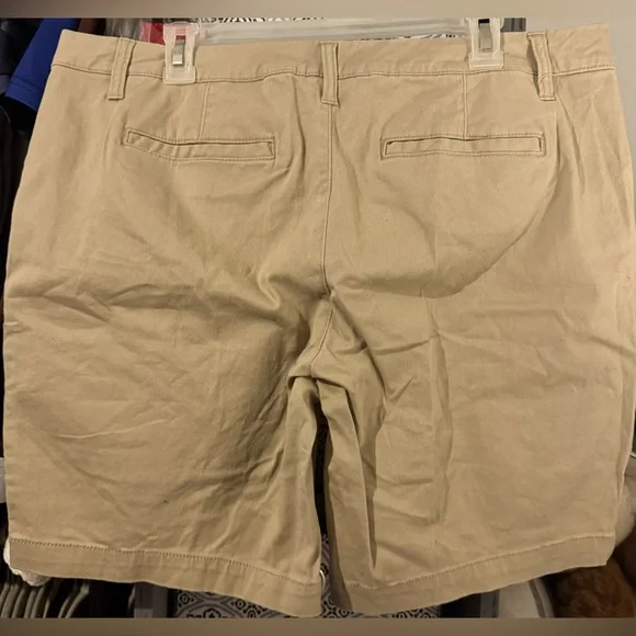 Aeropostale Bermuda Khaki Shorts - Picture 2 of 8